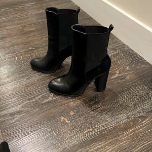 women’s heeled boots